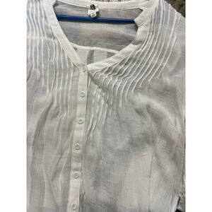 Flawless white Pin tuck, V-neck, long sleeve top, Women's size M